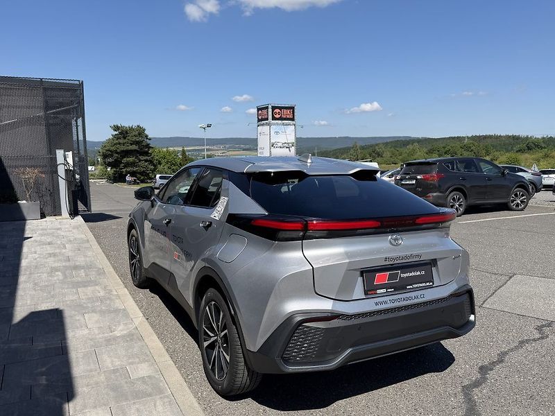 Toyota C-HR 2.0L PHEV Style - fotka 8 z 25