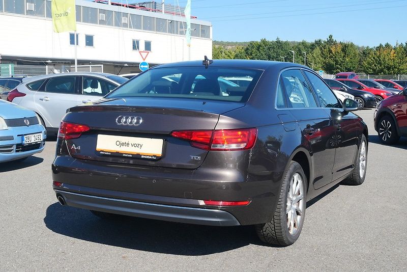 Audi A4 - fotka 2 z 6