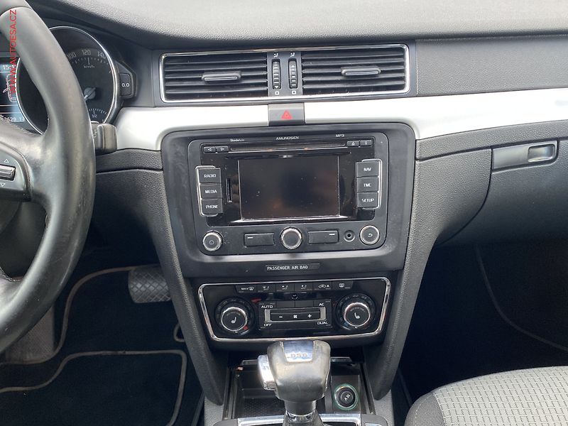 Škoda Superb (2010) 2.0 TDI, DSG, xenon, AC - fotka 12 z 16