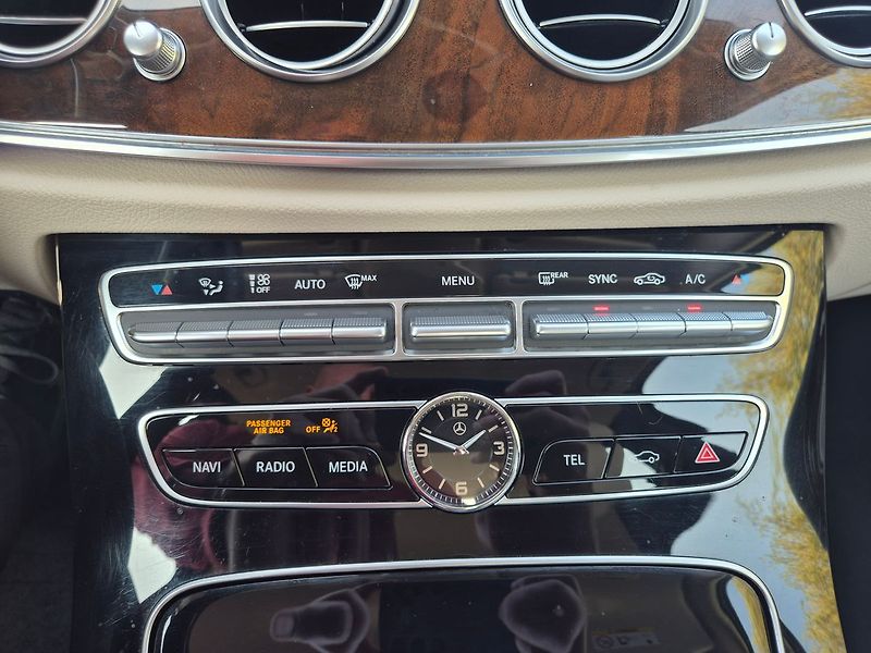 Mercedes-Benz Třídy E 4MATIC Avantgarde - fotka 27 z 28