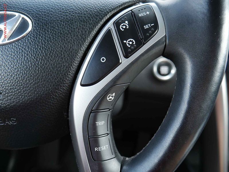 Hyundai i30 (2014) 1.6 CRDI, ČR, AC, výhřev sed. - fotka 15 z 19