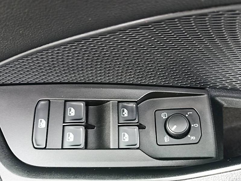 Škoda Octavia (2023) 2.0 TDI DSG Head Up. tažné MAT - fotka 21 z 35