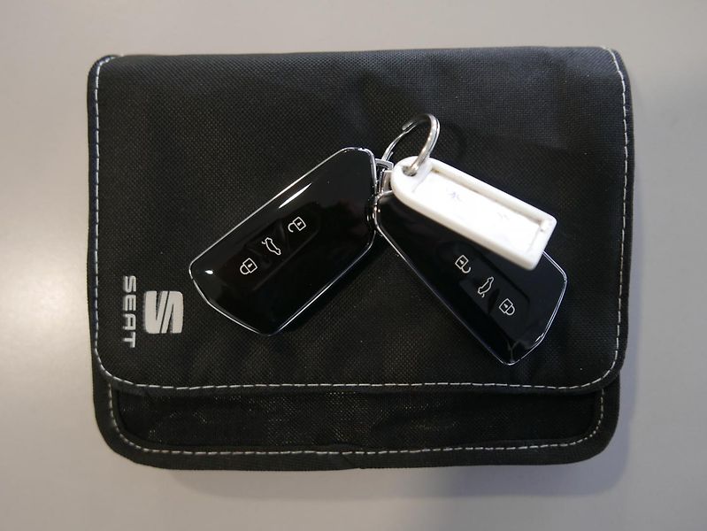 Seat Leon 2,0TDI 110kW Style DSG Automat - fotka 33 z 36