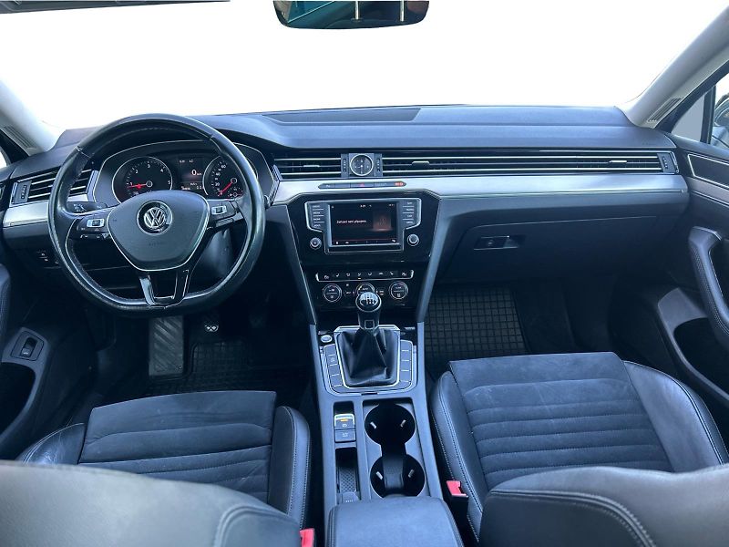 Volkswagen Passat 2.0TDI 110kW HIGHLINE - fotka 10 z 27