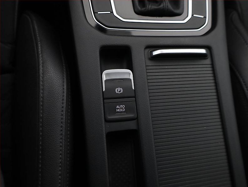 Volkswagen Passat (2018) 2.0 TDI, Automat, Serv.kniha - fotka 12 z 20