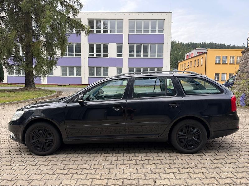 Škoda Octavia 1,6 TDI Ambiente Combi  - fotka 2 z 21