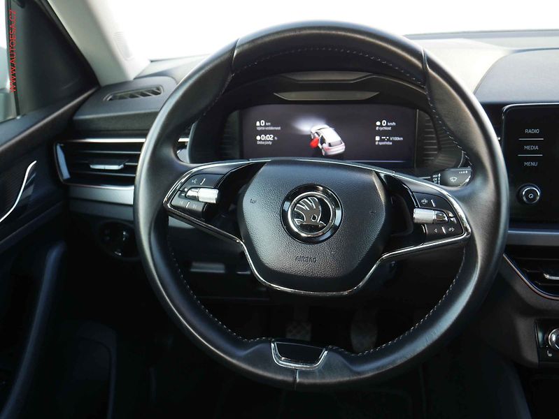 Škoda Kamiq (2022) 1.0 TSi, ČR, LED, park.čidla - fotka 14 z 16