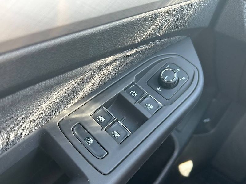 Volkswagen Golf Life 6G 1,5TSi - fotka 21 z 24