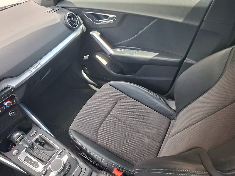 Audi Q2 (2016) 2.0TDI 140kW 7A QUATTRO S-LINE - fotka 14 z 47