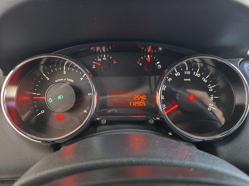 Peugeot 5008 (2016) 1.6 BlueHDi 88kW Allure - fotka 22 z 22