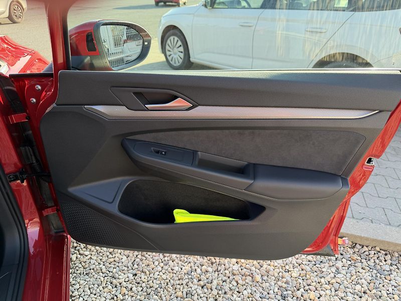 Volkswagen Golf TSi/110kW - STYLE,Webasto,H&K - fotka 57 z 80