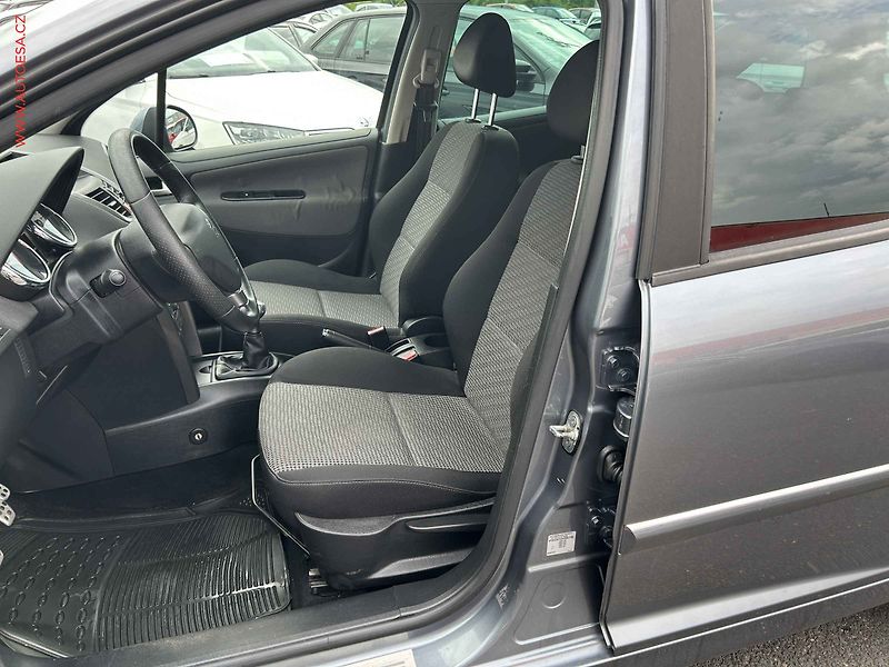 Peugeot 207 (2010) 1.4 16V, 1.maj,ČR, AC, park - fotka 9 z 15