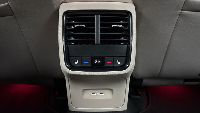 Škoda Octavia 2.0 TSI DSG 4x4 Style Combi - fotka 21 z 27
