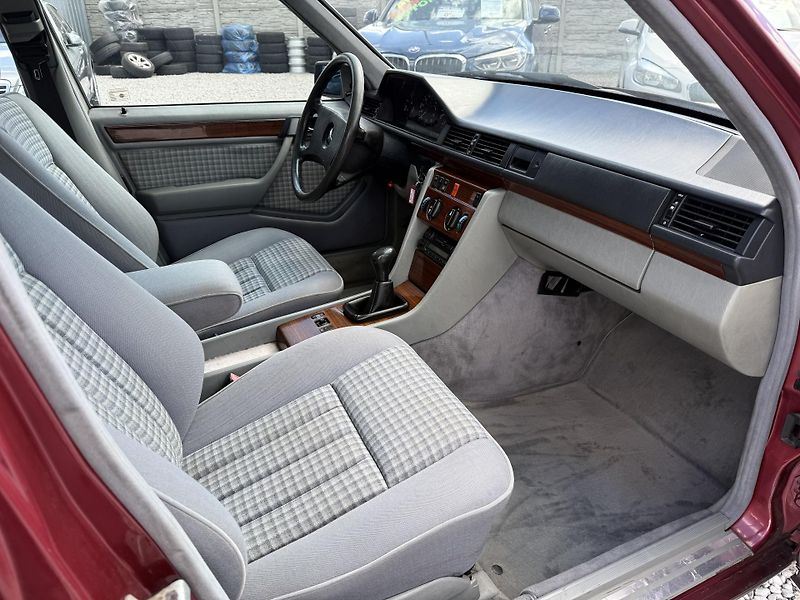Mercedes-Benz 124 300 D 83kW ČR - fotka 15 z 17