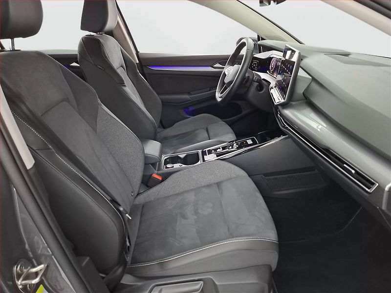 Volkswagen Golf (2024) 1.5 eTSI - fotka 9 z 22