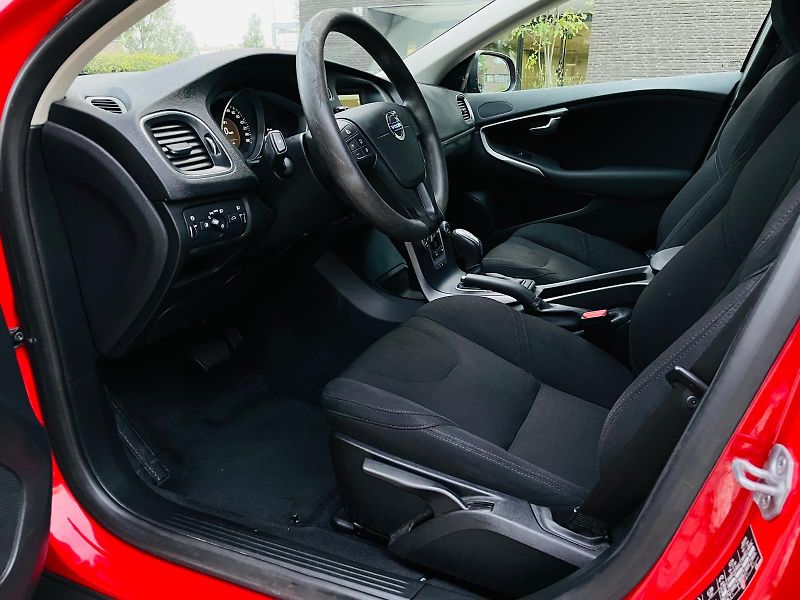 Volvo V40 2.0D3 AUT CROSS COUNTRY TAŽNÉ - fotka 24 z 40