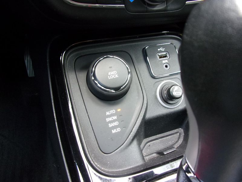Jeep Compass  2.0M-Jet4X4 LONGITUDE 85000KM - fotka 13 z 26