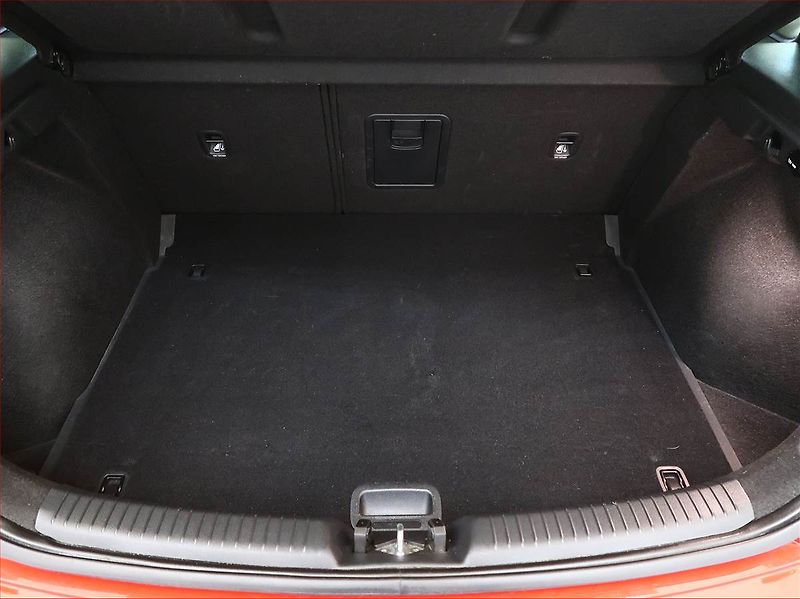 Hyundai i30 (2022) Style 1.5 T-GDI MHEV - fotka 13 z 16