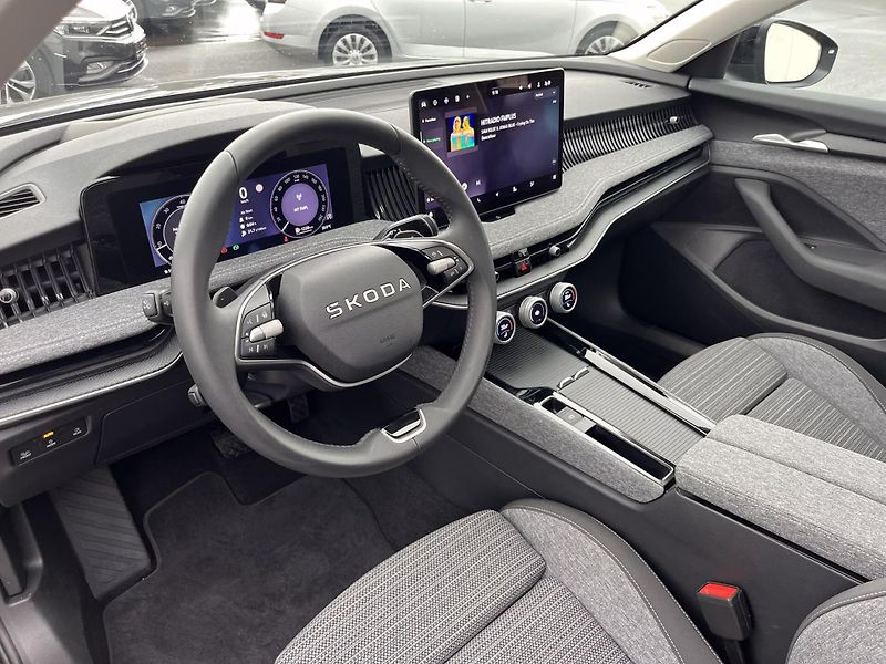 Škoda Superb TDI Selection Pano Matrix HuD - fotka 7 z 15