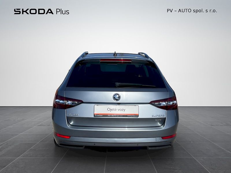 Škoda Superb (2018) L&K 2.0 TDI 140kW DSG 4x4 Comb - fotka 30 z 35