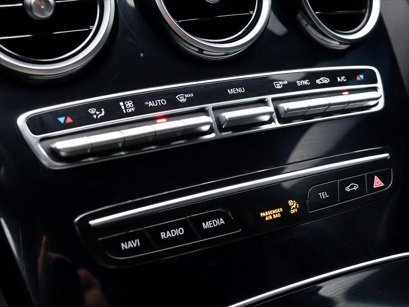 Mercedes-Benz Třídy C 2,0 220d Aut. Avantgarde - fotka 25 z 34