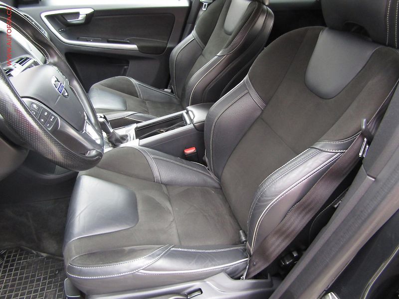 Volvo XC60 (2017) 2.0 D4, Momentum, xenon, navi - fotka 9 z 19