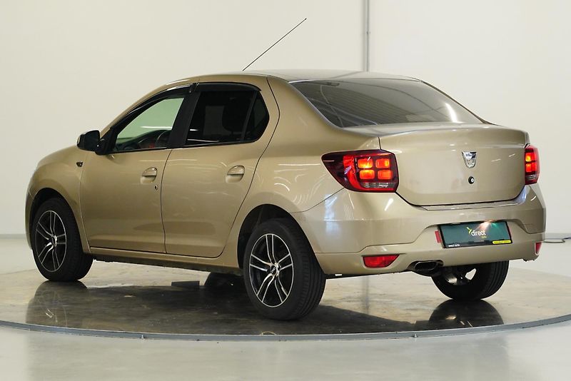 Dacia Logan - fotka 7 z 21