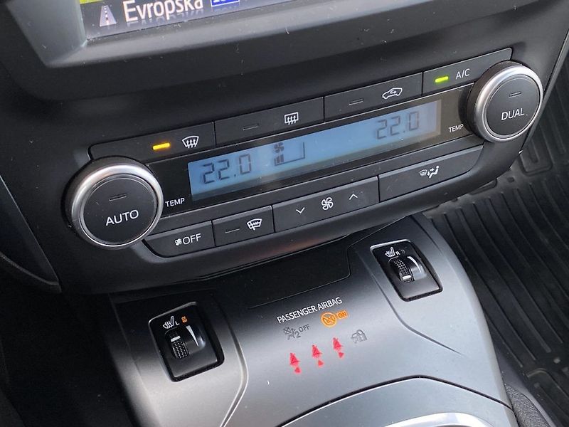 Toyota Avensis 2.0D, ČR, Trend, tažné, navi - fotka 14 z 18