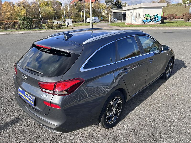 Hyundai i30 Kombi 1.6 CRDi - fotka 24 z 33