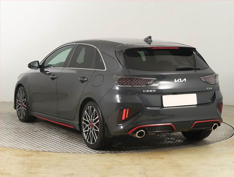 Kia Ceed (2024) 1.6 T-GDI GT - fotka 4 z 27