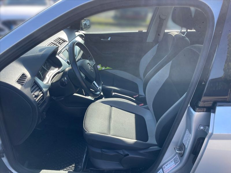 Škoda Fabia 1,0 TSI Ambition - fotka 7 z 11