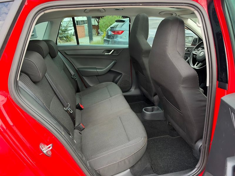 Škoda Rapid (2014) Spaceback 1.2 TSI StylePlus - fotka 23 z 31