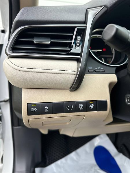 Toyota Camry (2021) 2.5 HEV EXECUTIVE AUTOMAT - fotka 9 z 37