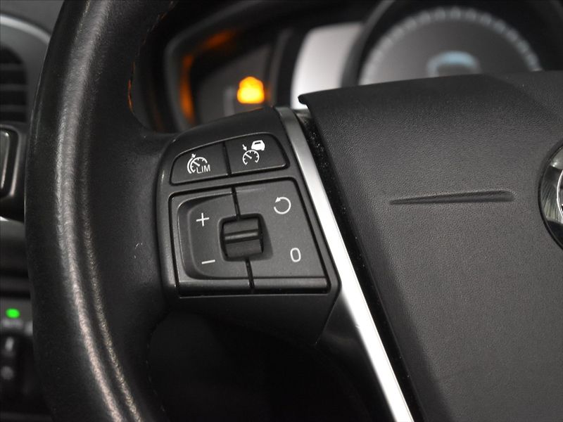 Volvo V40 2,0 D3 Cross Country Adapt.tem - fotka 16 z 25