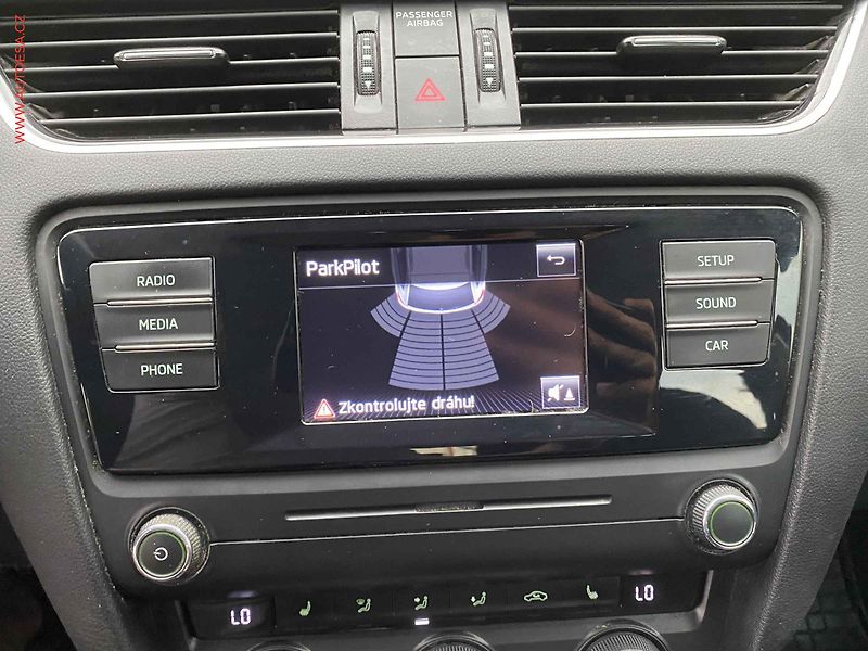 Škoda Octavia (2015) 2.0 TDi 4x4, Elegance - fotka 17 z 17