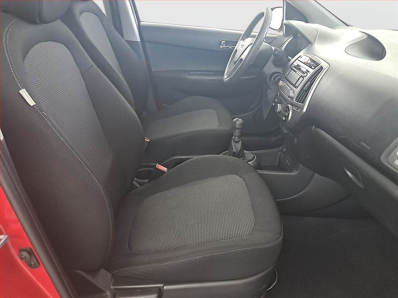 Hyundai i20 (2013) 1.2, Tempomat - fotka 9 z 14