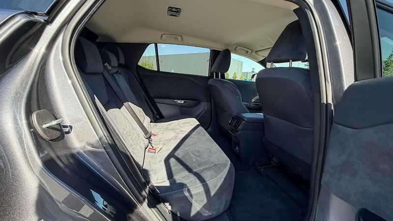 Lexus RZ 450e 450e LUXURY DIRECT4 - fotka 16 z 26