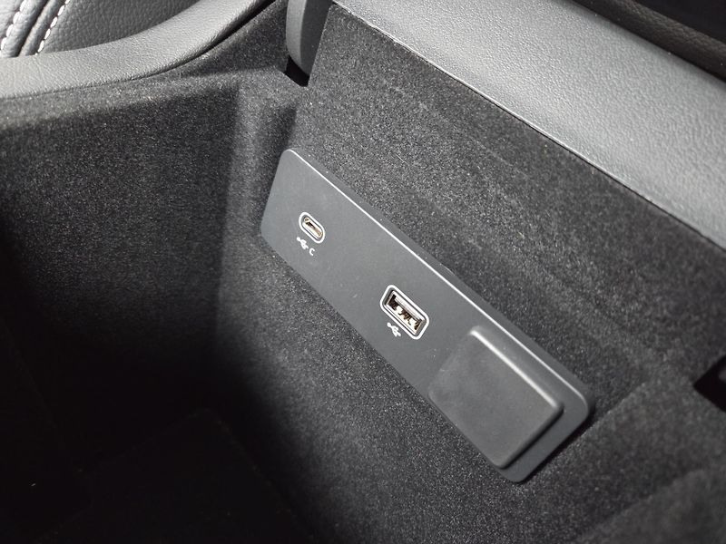 Jaguar F-Pace D300 ED90th HUD PANO ZÁR-2030 - fotka 46 z 48