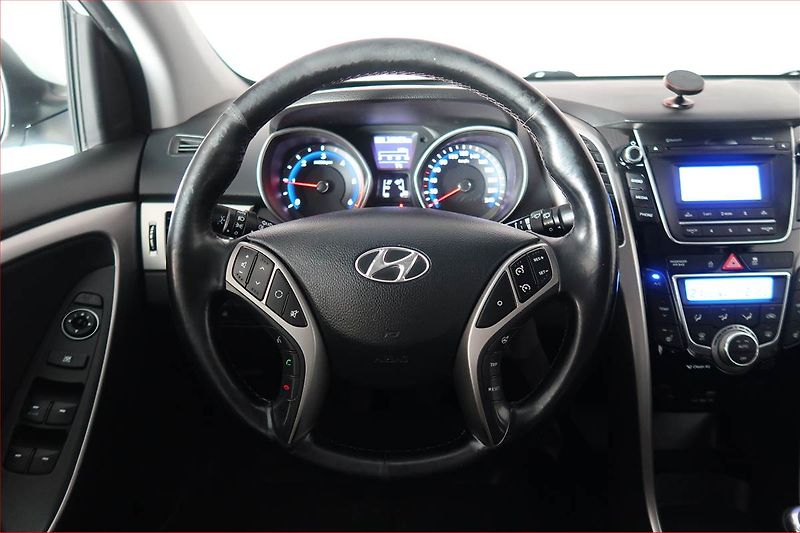 Hyundai i30 (2015) Weekend 1.6 CRDi, ČR,1.maj - fotka 15 z 16