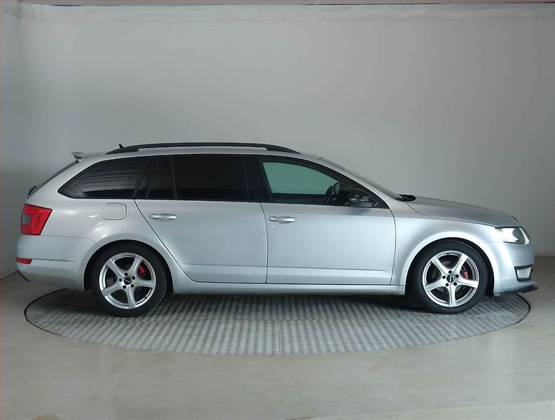 Škoda Octavia (2014) Ambition 1.6 TDI, Navi - fotka 6 z 18
