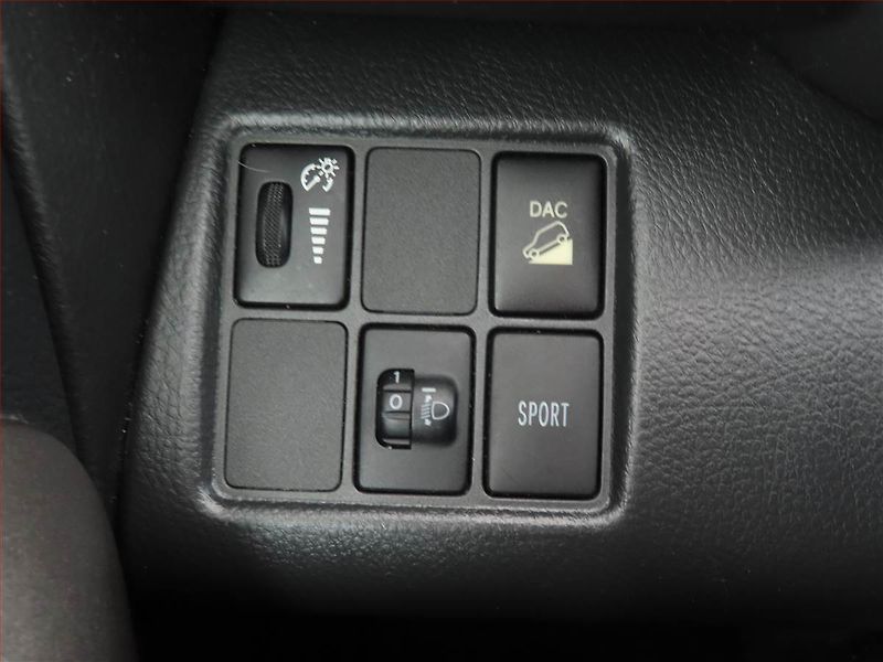 Toyota RAV4 (2011) 2.2 D-4D, 4X4, Automat - fotka 14 z 14