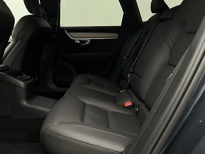 Volvo V90 T6 AWD RECHARGE CORE AUT 1.maj - fotka 6 z 47