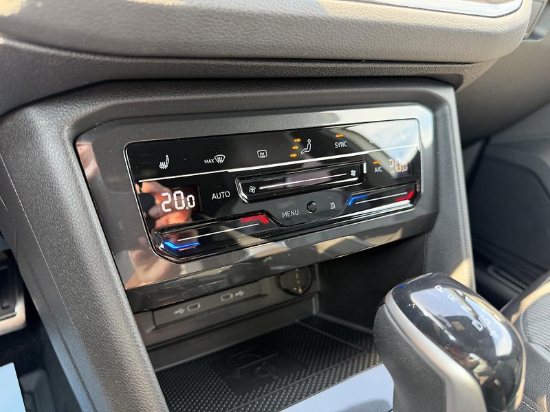 Volkswagen Tiguan R-Line 2,0 TSi/180kW 4x4 DSG - fotka 55 z 114