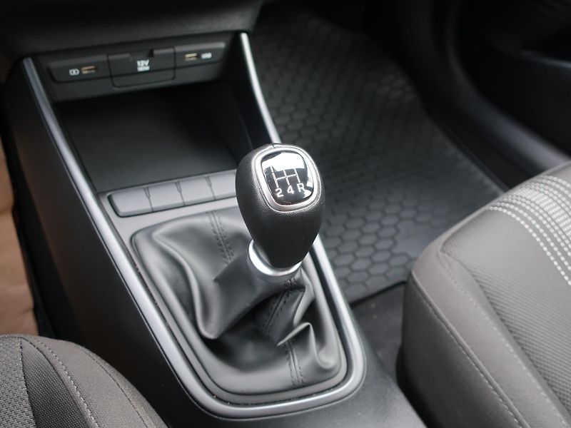 Hyundai i20 1.2i 62kW COMFORT CLUB KLIMA - fotka 8 z 14