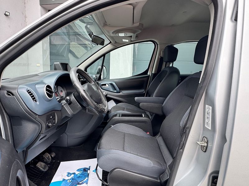 Peugeot Partner (2011) 1.6 HDi, 7 míst - fotka 9 z 29
