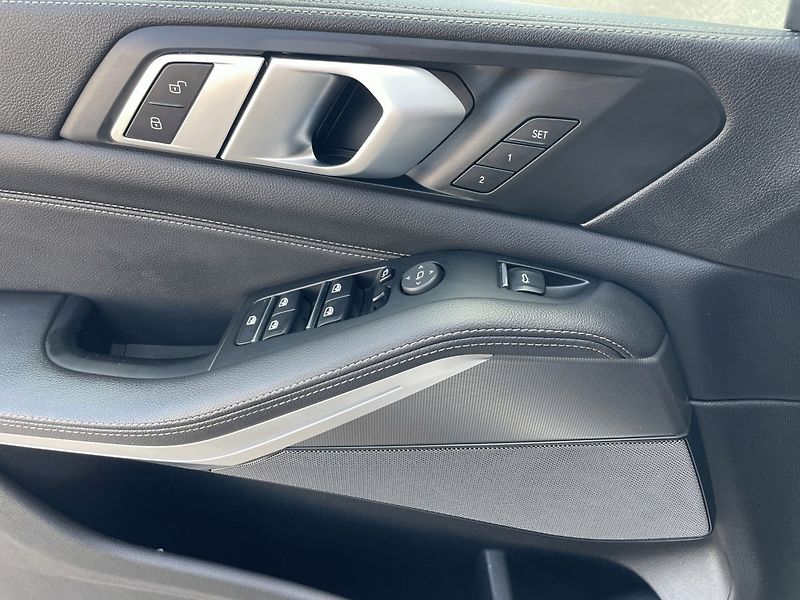 BMW X5 (2019) xDrive 40i AT 340k - fotka 21 z 28