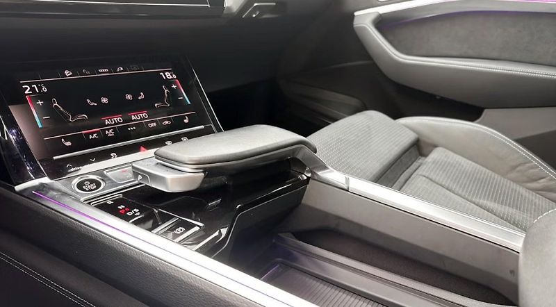 Audi Q8 e-tron 55 Q S-Line 360k Pano Tažné - fotka 19 z 26
