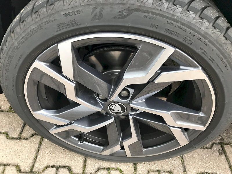 Škoda Karoq (2026) SPORTLINE 2,0 TDI 4X4 DSG - fotka 29 z 30