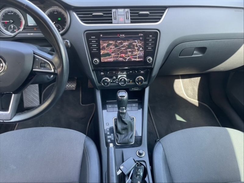 Škoda Octavia 2,0 TDI Style 4x4 AT - fotka 10 z 11