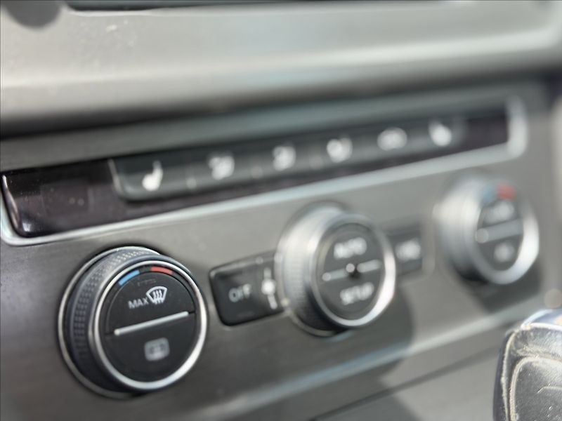 Volkswagen Golf TSI DSG F1 NAVI SERVISKA - fotka 15 z 32